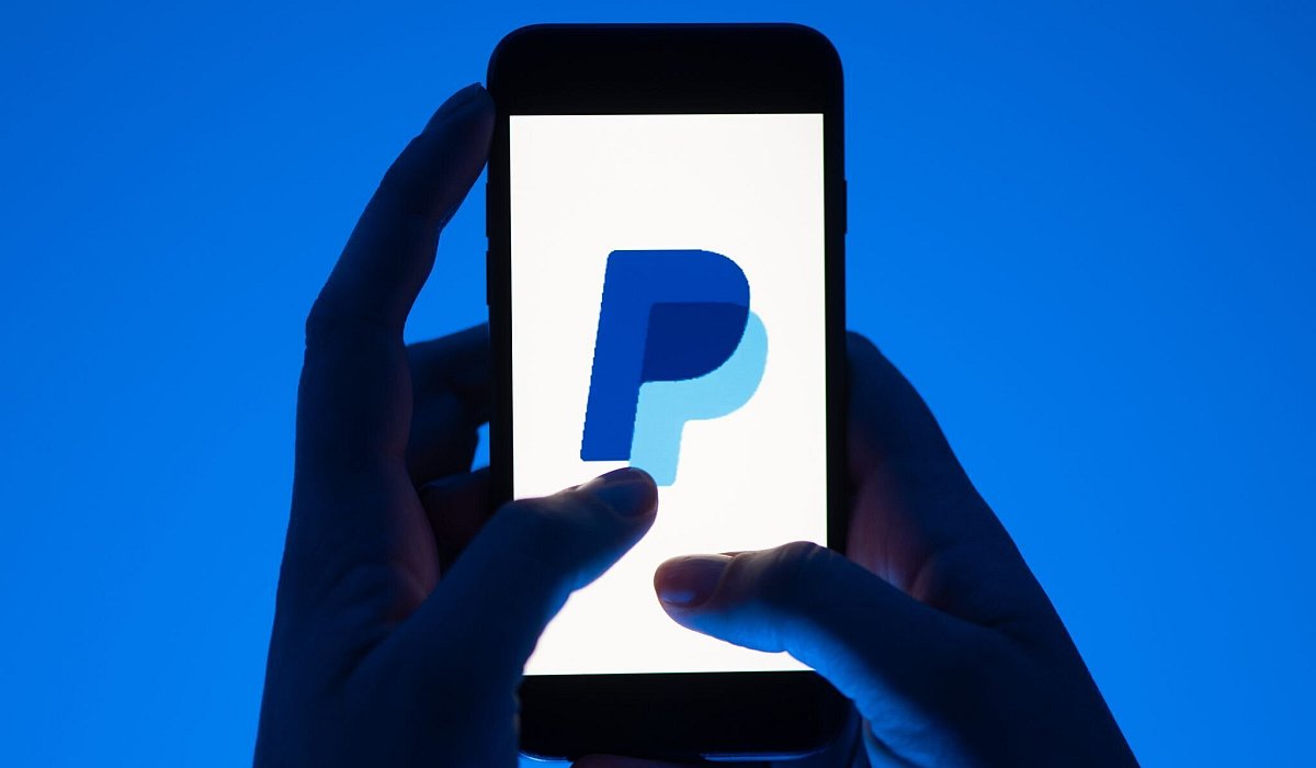 Ein Smartphone mit dem Logo von Paypal - Sebastian Kahnert/dpa