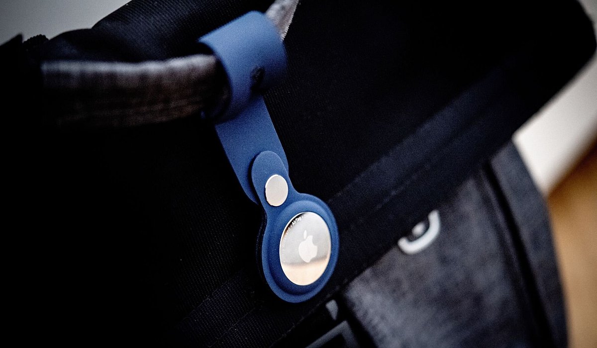 Apple Airtag ab einem Rucksack - Zacharie Scheurer/dpa-tmn