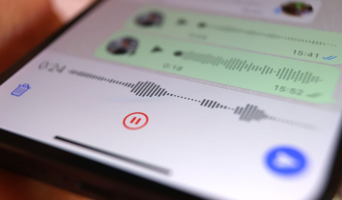 WhatsApp-Sprachnachricht auf einem Smartphone - Karl-Josef Hildenbrand/dpa/dpa-tmn