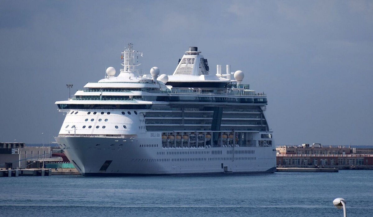 Jewel of the Seas von Royal Caribbea ankert in Palma, Mallorca - Andrea Warnecke/dpa-tmn