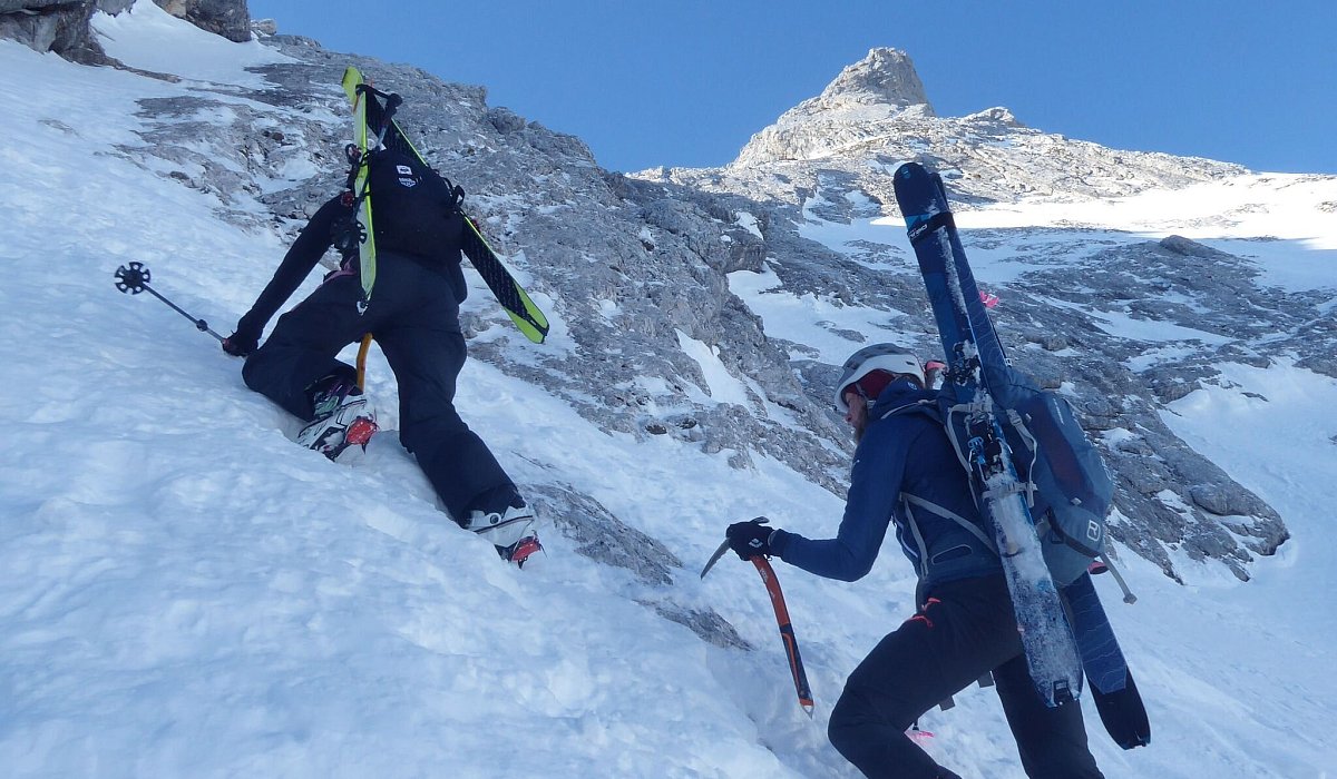 Skitourengeher im Wettersteingebirge - Angelika Warmuth/dpa/dpa-tmn