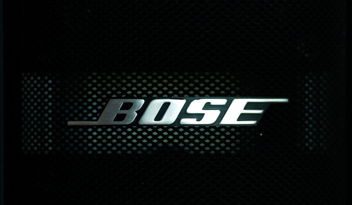 Das Logo von Bose - Arno Burgi/dpa-Zentralbild/dpa-tmn