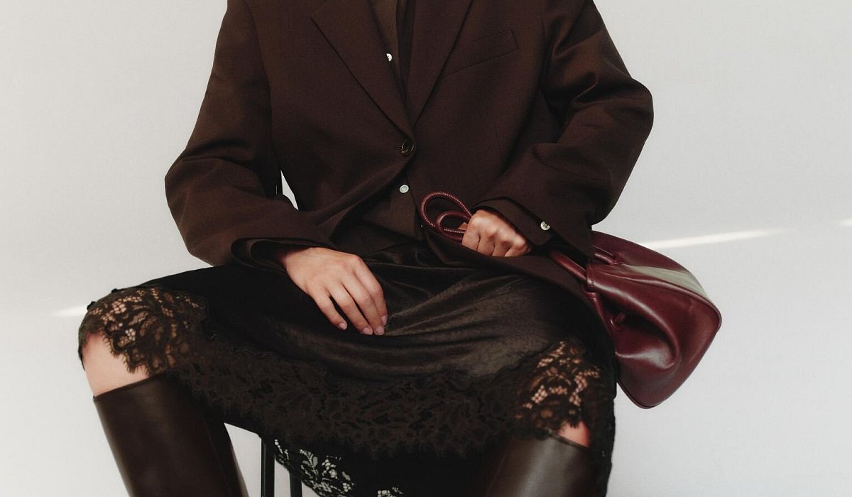 Look in Schokobraun von Arket - Arket/dpa-tmn