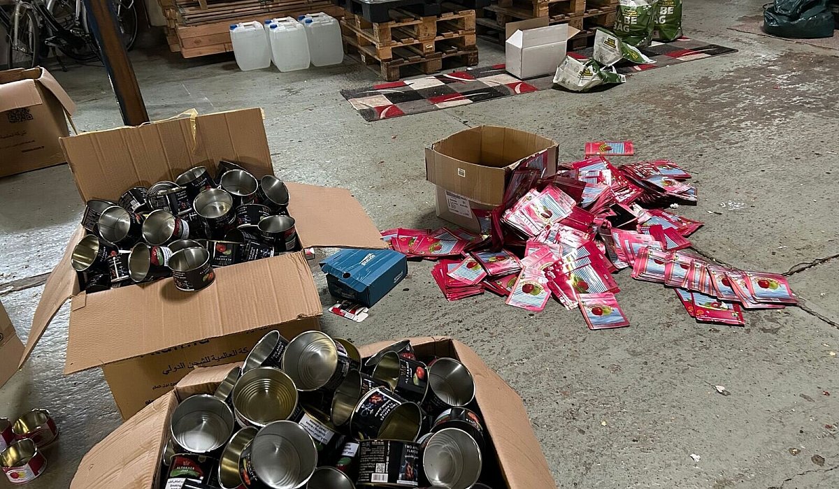 Shisha-Tabak- und Zigaretten-Produktion ausgehoben - --/Zollfahndungsamt Essen/dpa