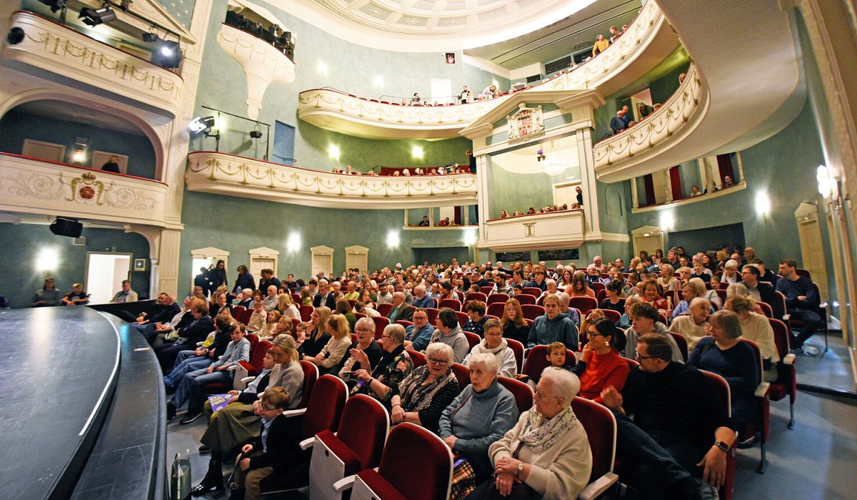 nic3038b - 1 - Nicole Ellerbrake