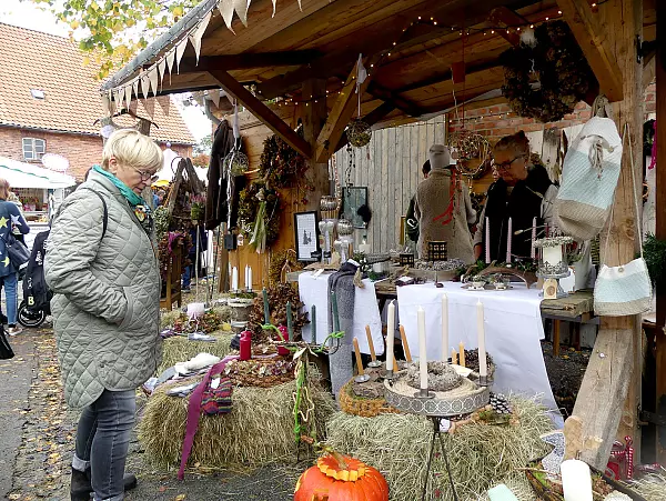 Auf dem Martini-Markt in Elbrinxen gibt es allerhand Kunstwerk zu entdecken. - © Archivfoto: Rudi Rudolph