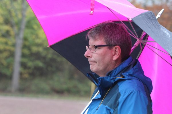 Andreas Ridder räumte in Brake im Dezember 2016 seinen Platz an der Seitenlinie. - © Archiv: Sebastian Lucas
