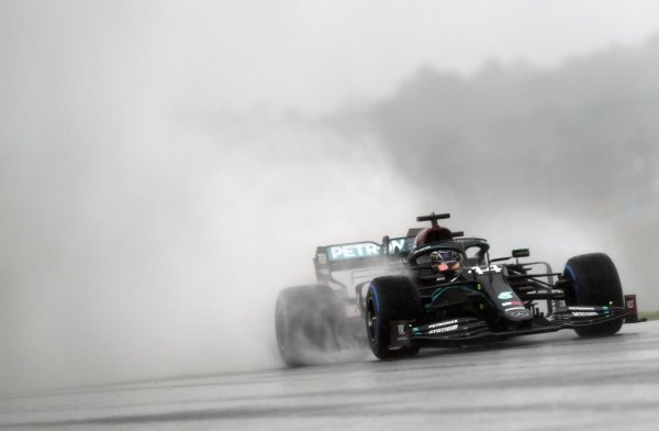 Mercedes-Pilot - © Foto: Clive Mason/POOL GETTY/AP/dpa