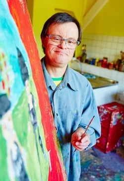 Werke des verstorbenen Lemgoer Künstlers Wolfgang Tatje (Foto) werden gemeinsam mit den Bildern seins Bruders Joachim ausgestellt. - © Patrick Werner