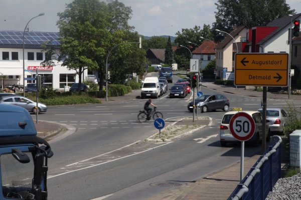 Die große Kreuzung in Heidenoldendorf - © Bernhard Preuss