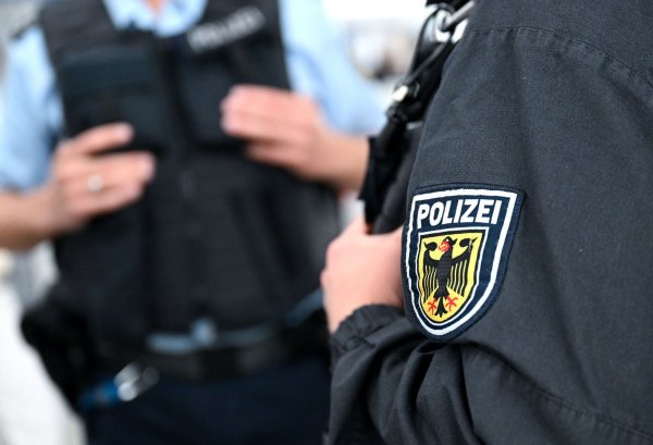 Die Bundespolizei ermittelt nach dem Vorfall gegen den Mann. (Symbolbild) - © Sven Hoppe/dpa