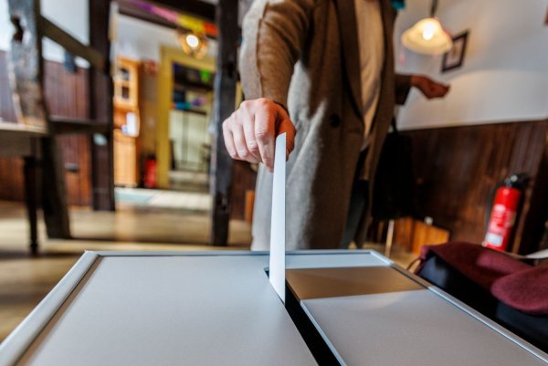 Bei der Bundestagswahl liegt die CDU auch in NRW klar in Führung. - © Christoph Reichwein/dpa