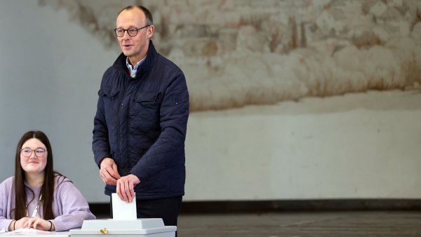 Unions-Kanzlerkandidat Friedrich Merz hat in Arnsberg-Niedereimer gewählt. - © Oliver Berg/dpa