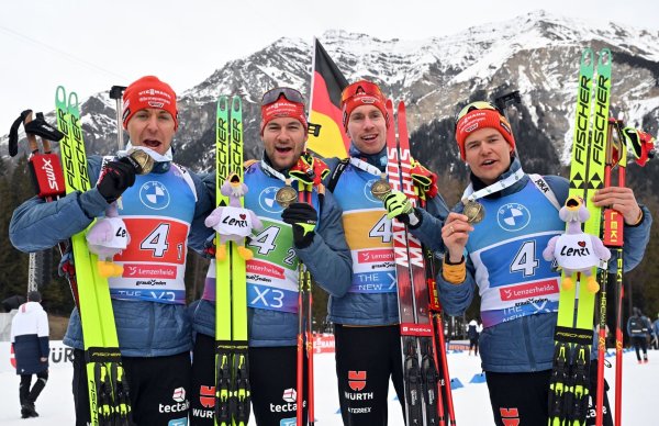 Philipp Nawrath (l) und Philipp Horn (r) schaffen es im letzten WM-Rennen nicht in die Top Ten. - © Martin Schutt/dpa