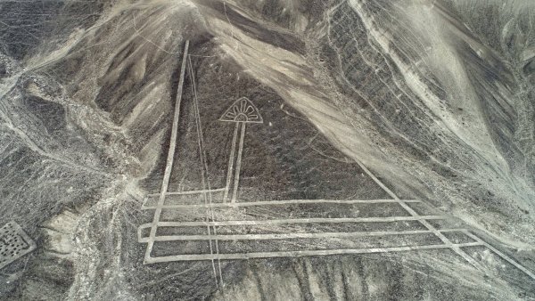 Neue Geoglyphen in Peru entdeckt - © Foto: Genry Bautista