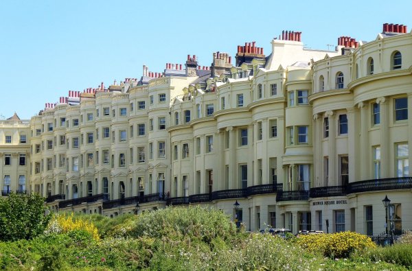 Elegante Wohnha?user im schicken Hove, das im Westen direkt an Brighton grenzt. - © Alexandra Stahl/dpa-tmn/Archivbild