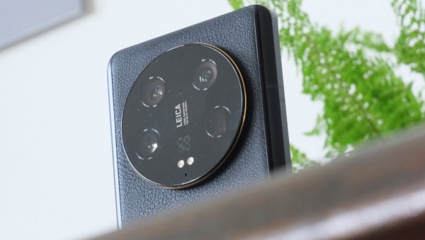 Das Xiaomi 13 Ultra. - © Coman Hamilton/dpa-tmn/Illustration