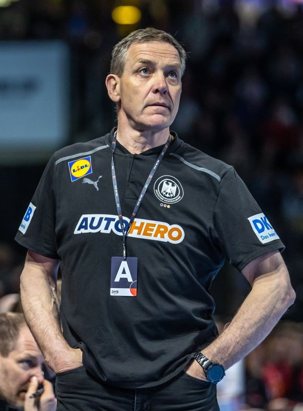Handball-Bundestrainer Alfred Gislason und sein Team haben eine machbare Aufgabe in der EM-Gruppenphase vor sich. - © Andreas Gora/dpa