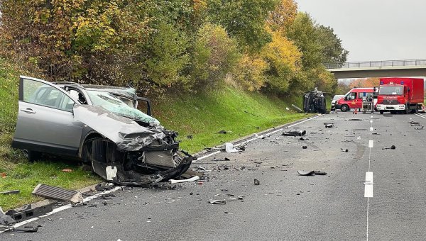 Auch ein Hund war im Auto der Verstorbenen. - © Benedict Lickfeld/Nord-West-Media TV/dpa