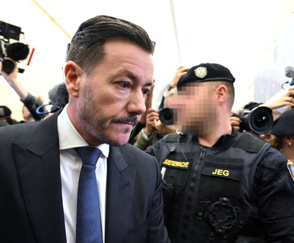 Der Investor René Benko ist wegen Gläubiger-Schädigung zu zwei Jahren Haft verurteilt worden - © Barbara Gindl/APA/dpa