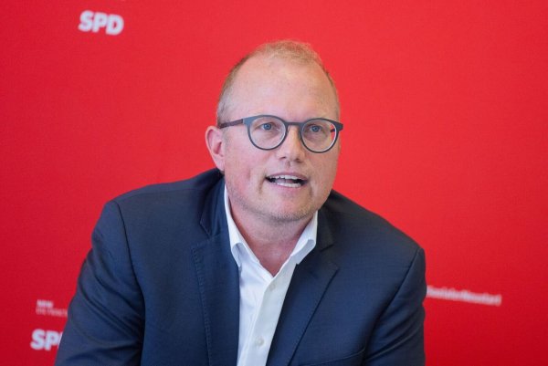 Der nordrhein-westfälische SPD-Landtagsfraktionschef Jochen Ott ist gegen ein Losverfahren bei der Auswahl von Wehrdienstleistenden. (Archivbild) - © Rolf Vennenbernd/dpa