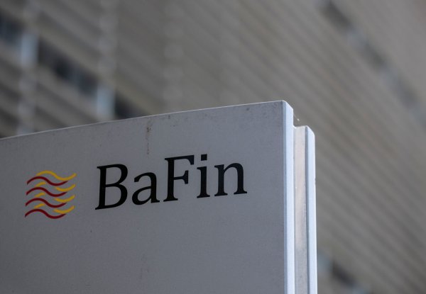 Die Finanzaufsicht Bafin will Kleinanleger vor Verlusten mit Turbo-Zertifikaten schützen (Symbolbild) - © Boris Roessler/dpa/dpa-tmn