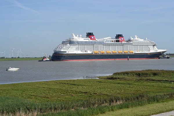 Die «Disney Destiny» ist das jüngste von der Meyer Werft fertiggestellte Kreuzfahrtschiff. (Archivfoto) - © Lars Penning/dpa