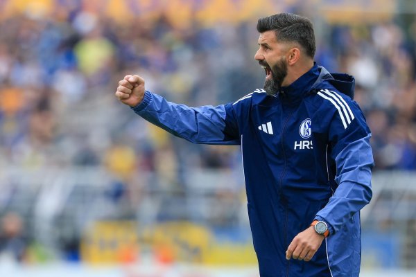 Trainer Miron Muslic will mit Schalke 04 den vierten Liga-Sieg in Serie. - © Jan Woitas/dpa