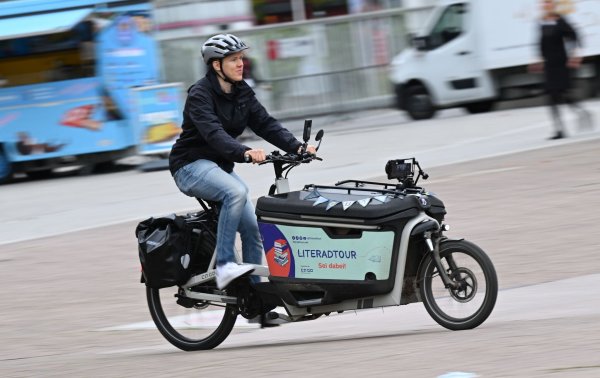 Lennart Schaefer saß fast 11.000 Kilometer im Sattel. - © Arne Dedert/dpa
