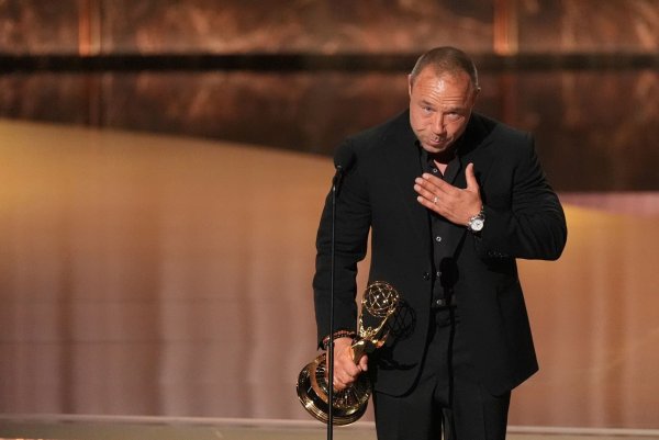 Stephen Graham wurde für seine Darstellung in «Adolescence» mit einem Emmy ausgezeichnet. (Archivbild) - © Chris Pizzello/Invision/AP/dpa