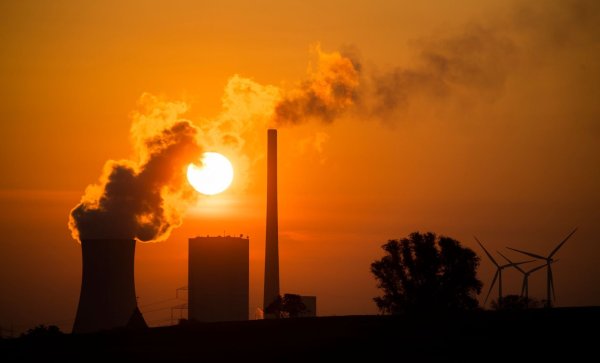 Die Weltwetterorganisation WMO spricht von einem Teufelskreis. (Symbolbild) - © Julian Stratenschulte/dpa