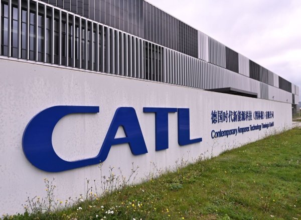 Der Batteriehersteller CATL erweitert sein Testzentrum bei Arnstadt. - © Martin Schutt/dpa