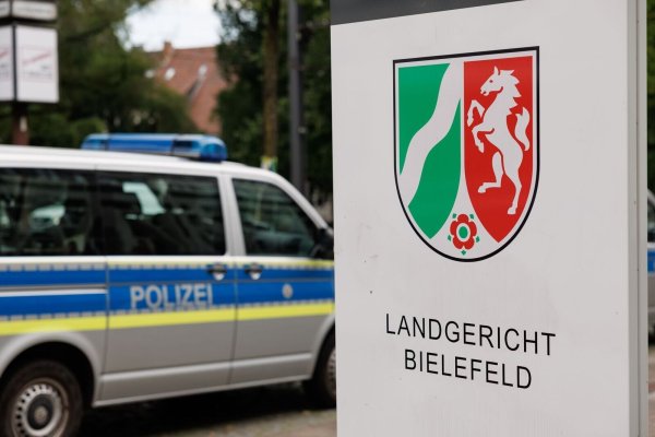 Der Anklagte ist zu einer Haftstrafe verurteilt worden (Archivfoto) - © Friso Gentsch/dpa