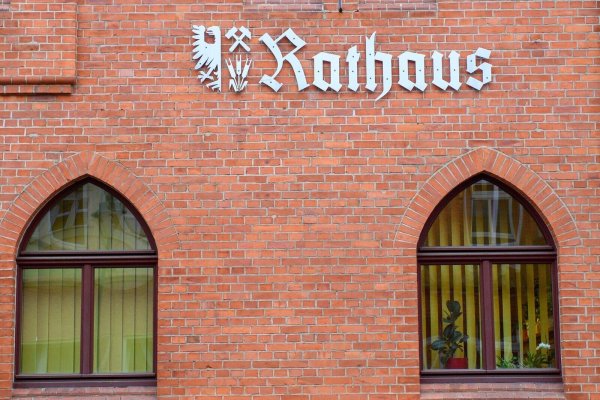 Das Rathaus der Einheitsgemeinde Tangerhütte. Hier ist das Digitale Rathaus schon heute Realität. - © Klaus-Dietmar Gabbert/dpa