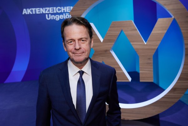 Der Moderator Rudi Cerne. - © Joerg Carstensen/dpa
