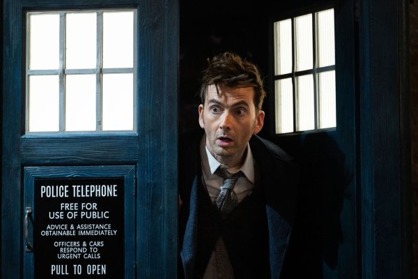 David Tennant als der Doctor in einer Szene aus «Doctor Who». - © Sally Mais/BBC STUDIOS 2023/Disney+/dpa