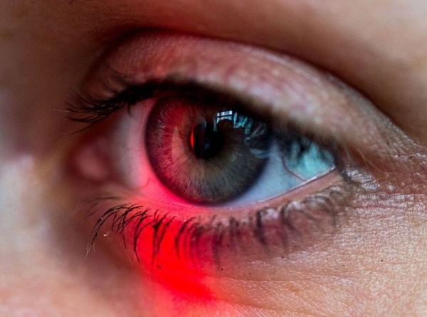 Frauen sind auch digital von Gewalt betroffen. - © Henrik Josef Boerger/dpa-tmn