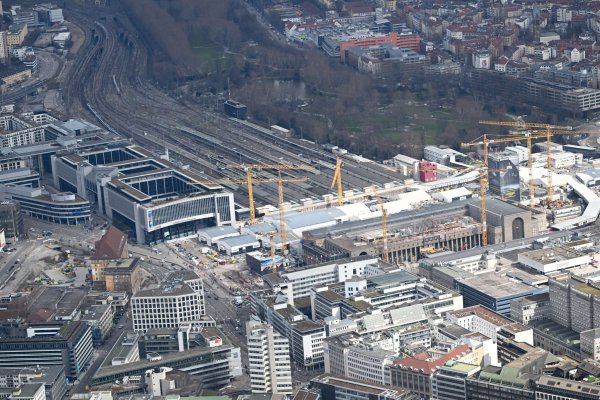 Die Verkehrsminister der Länder haben einen Verkehrsinfrastrukturfonds beschlossen (Archivbild). - © Bernd Weißbrod/dpa