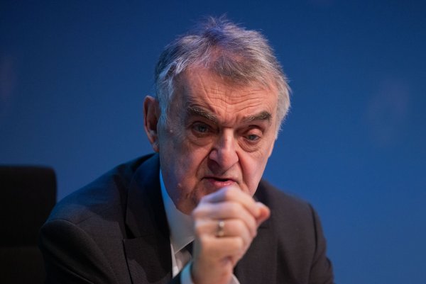 Strafverfolgungsbehörden brauchen aus Sicht des NRW-Innenministers Herbert Reul mehr Befugnisse. (Archivbild) - © Rolf Vennenbernd/dpa