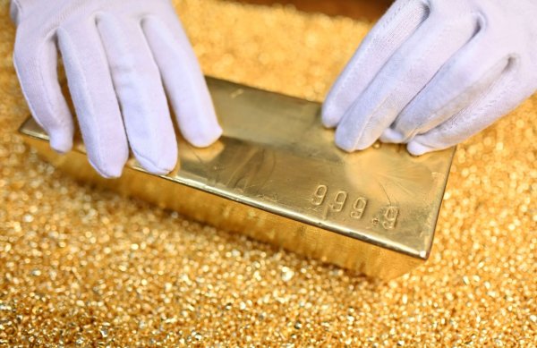 Trumps Zollpaket treibt den Goldkurs auf einen Rekordwert. (Archivbild) - © Uli Deck/dpa