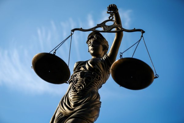 Ein «Commercial Court» und «Commercial Chambers» sollen die Justiz in NRW internationalisieren. (Symbolbild) - © David-Wolfgang Ebener/dpa