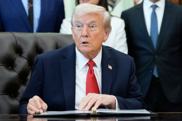 US-Präsident Trump geht nicht davon aus, dass die neuen, von ihm forcierten Zölle gegen China für die Wirtschaft haltbar sind. (Archivfoto) - © Alex Brandon/AP/dpa