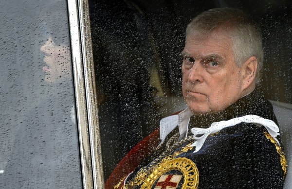 Prinz Andrew zieht sich weiter aus dem Königshaus zurück. - © Toby Melville/Pool Reuters/dpa