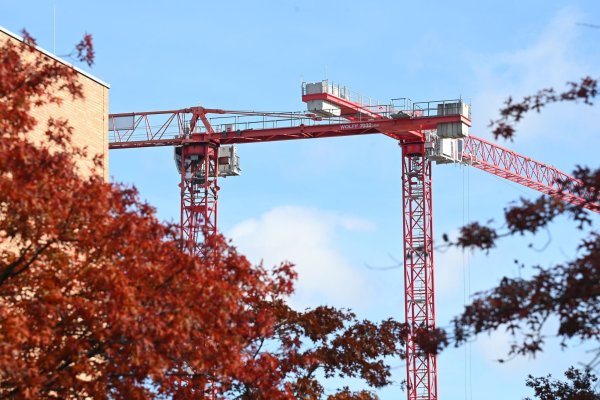 Bauen soll in Deutschland künftig schneller gehen. (Archivbild) - © Niklas Graeber/dpa