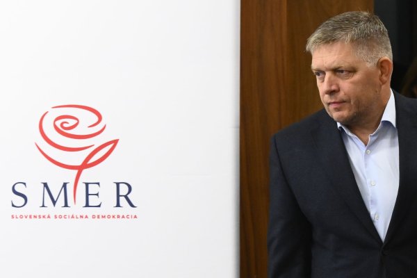 Robert Fico, Vorsitzender der Partei Smer-Sozialdemokratie, ist aufgrund seiner Politik bei vielen EU-Partnern umstritten. (Archivbild) - © Deml Ondøej/CTK/dpa