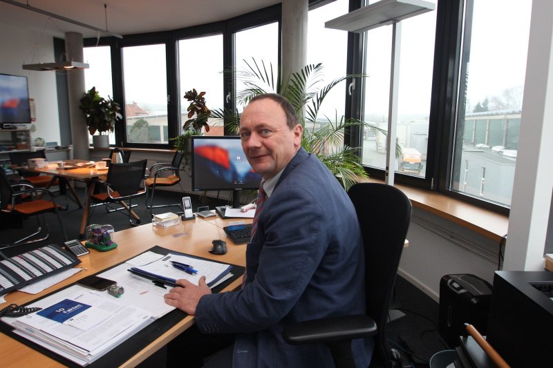 Geschäftsführer der Verkehrsbetriebe Extertal mag das Büro mit Ausblick