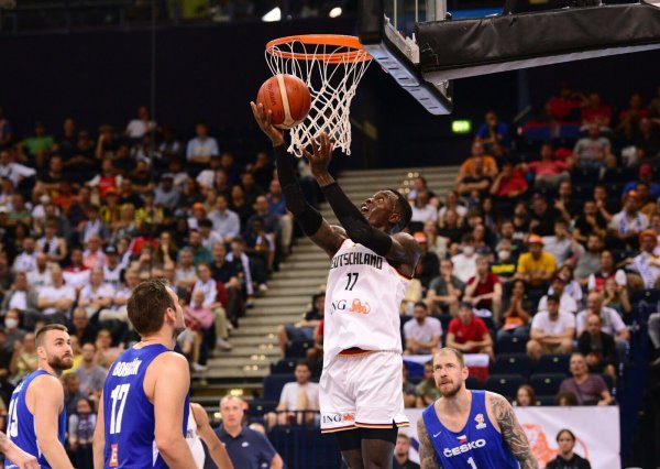 - © Daniel Bockwoldt/dpa