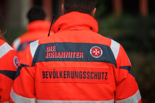 Ehrenamtliche spielen bei allen Hilfsorganisationen eine tragende Rolle. (Archivfoto) - © Friso Gentsch/dpa