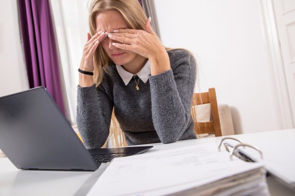 Es kann gute Gründe für einen offenen Umgang mit einer chronischen Erkrankung am Arbeitsplatz geben - oft erlebt man viel mehr Verständnis und Entgegenkommen als erwartet. - © Christin Klose/dpa-tmn/Illustration