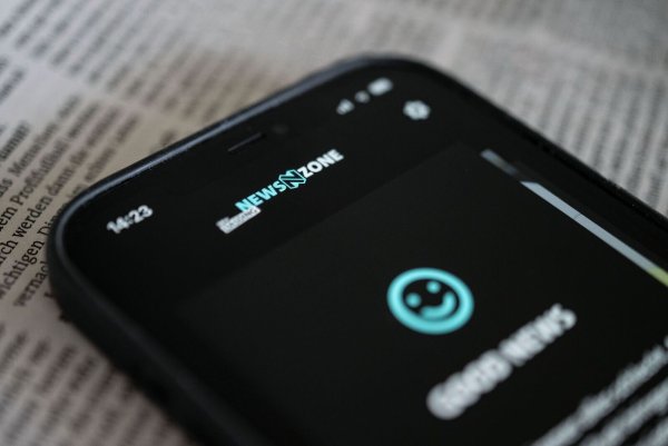 Die App "Newszone" des Südwestrundfunks (SWR). Der juristische Streit um die App des Südwestrundfunks (SWR) zieht sich länger hin. - © Marijan Murat/dpa